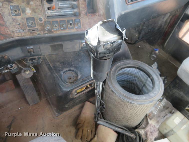 image for item DC0791 1997 Volvo WCA semi truck