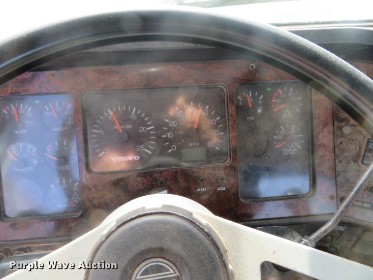 image for item DC0791 1997 Volvo WCA semi truck