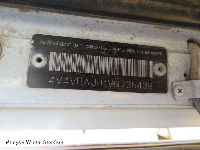 image for item DC0791 1997 Volvo WCA semi truck