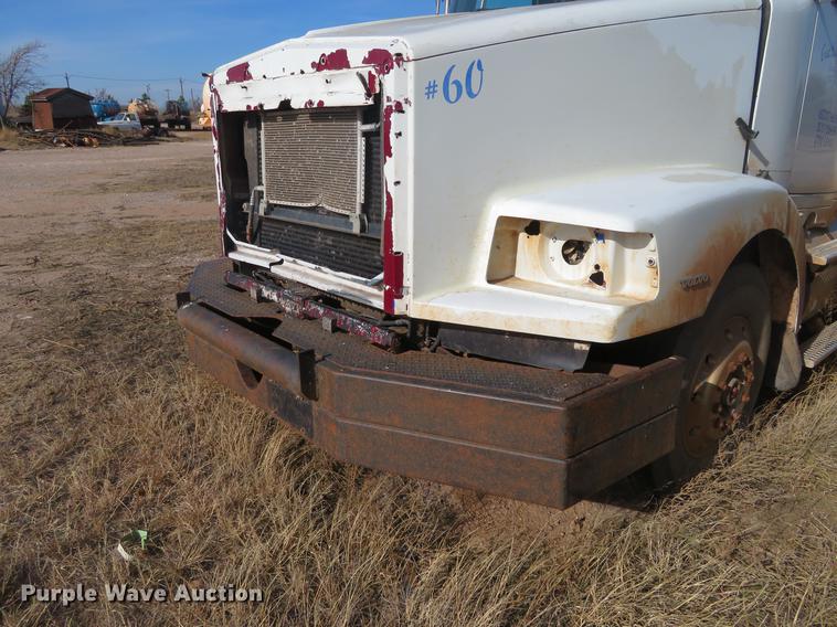 image for item DC0791 1997 Volvo WCA semi truck