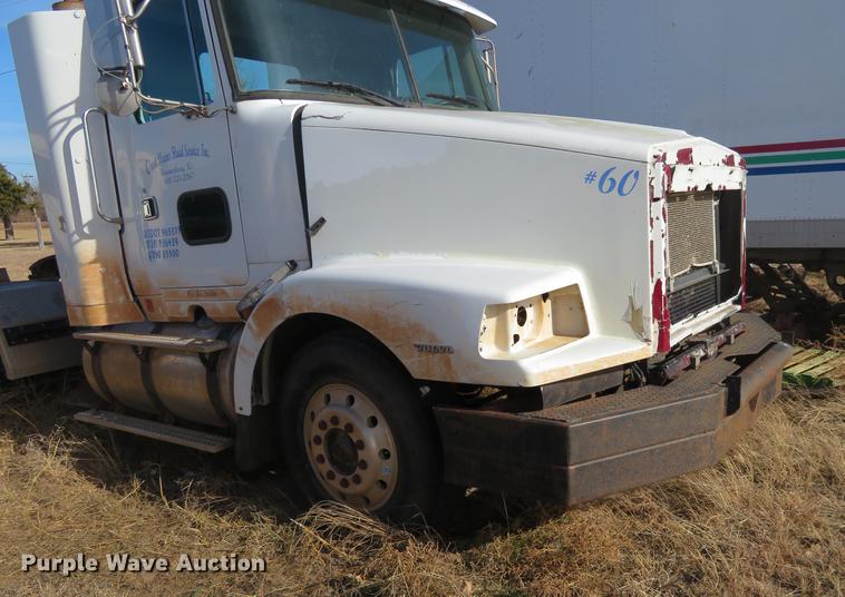 image for item DC0791 1997 Volvo WCA semi truck