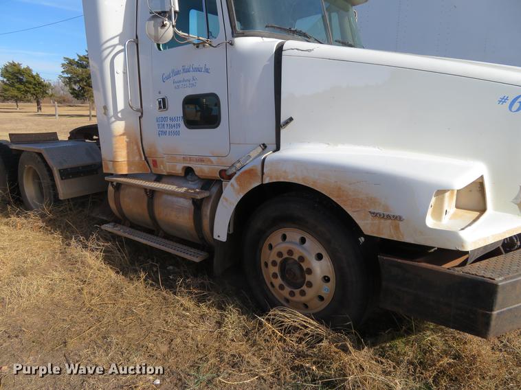image for item DC0791 1997 Volvo WCA semi truck