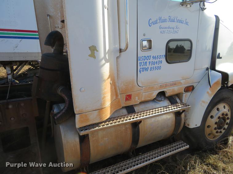 image for item DC0791 1997 Volvo WCA semi truck