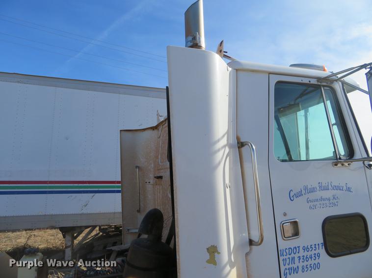 image for item DC0791 1997 Volvo WCA semi truck