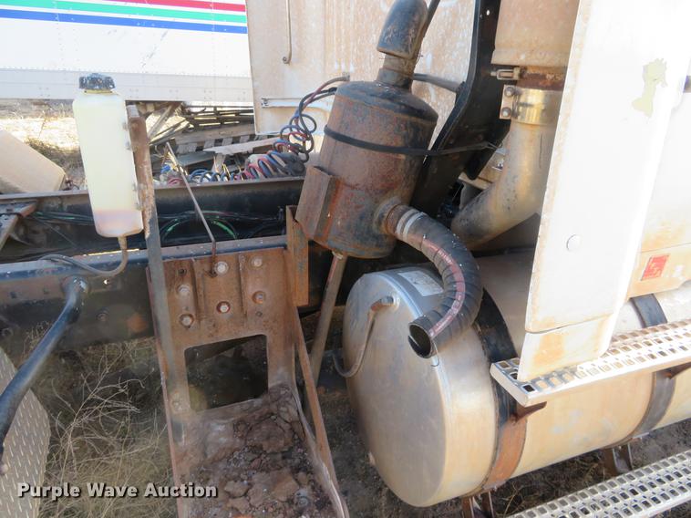 image for item DC0791 1997 Volvo WCA semi truck