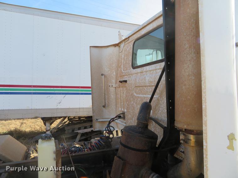 image for item DC0791 1997 Volvo WCA semi truck