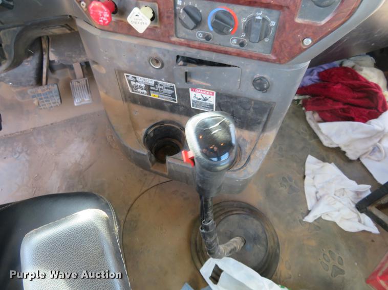 image for item DC0792 2009 Mack CHU613 semi truck