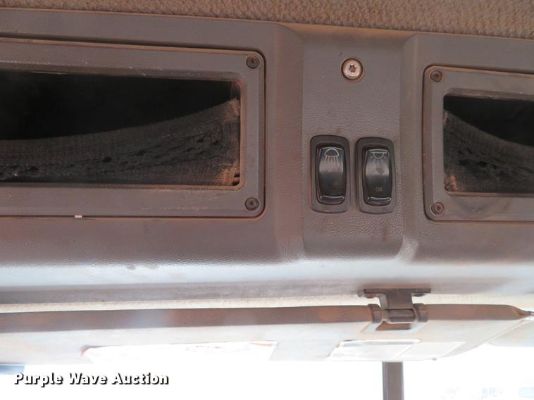 image for item DC0792 2009 Mack CHU613 semi truck