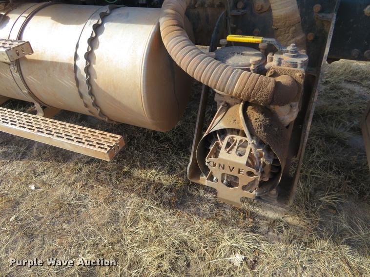 image for item DC0792 2009 Mack CHU613 semi truck