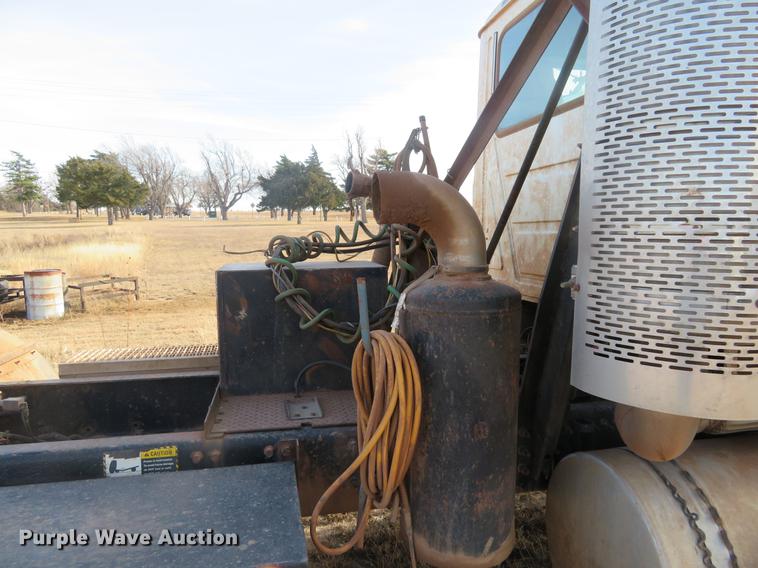 image for item DC0792 2009 Mack CHU613 semi truck