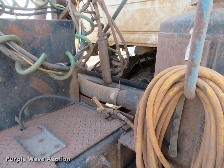 image for item DC0792 2009 Mack CHU613 semi truck