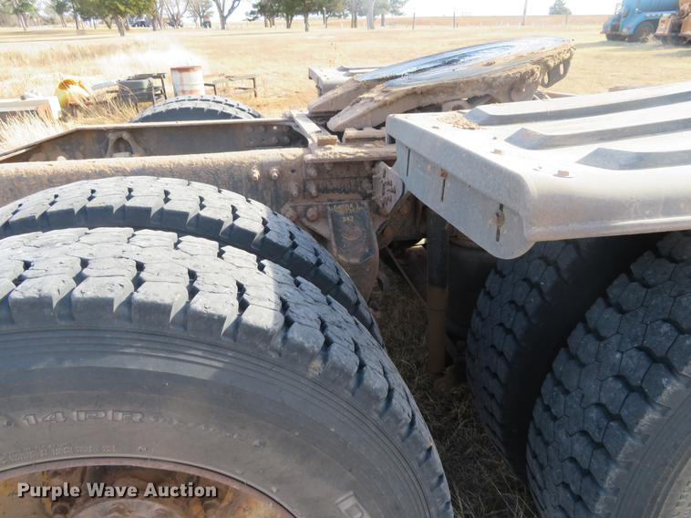 image for item DC0792 2009 Mack CHU613 semi truck