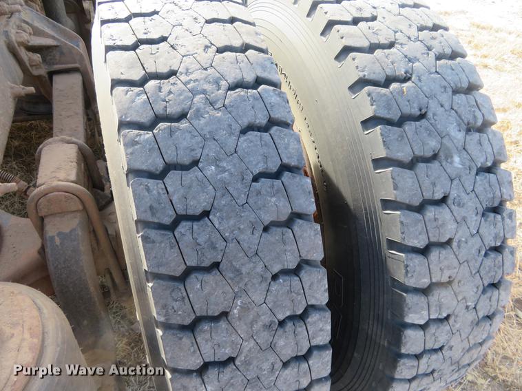 image for item DC0792 2009 Mack CHU613 semi truck