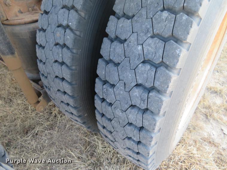 image for item DC0792 2009 Mack CHU613 semi truck