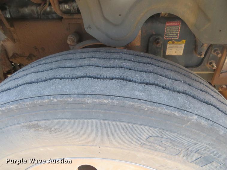 image for item DC0792 2009 Mack CHU613 semi truck