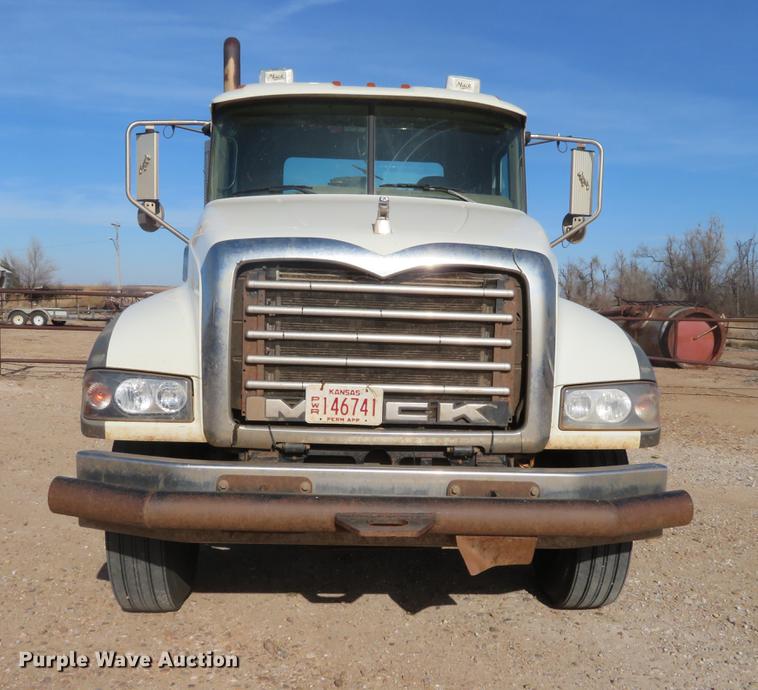 image for item DC0795 2009 Mack GU713 semi truck