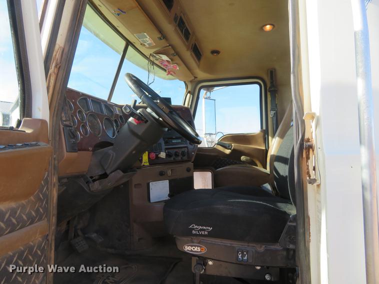 image for item DC0795 2009 Mack GU713 semi truck