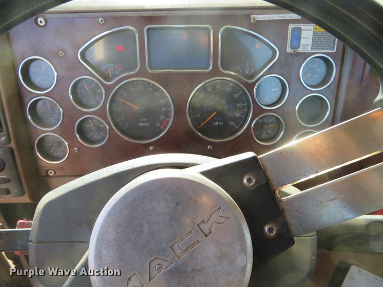 image for item DC0795 2009 Mack GU713 semi truck