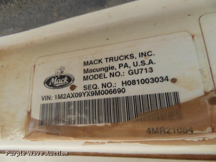 image for item DC0795 2009 Mack GU713 semi truck