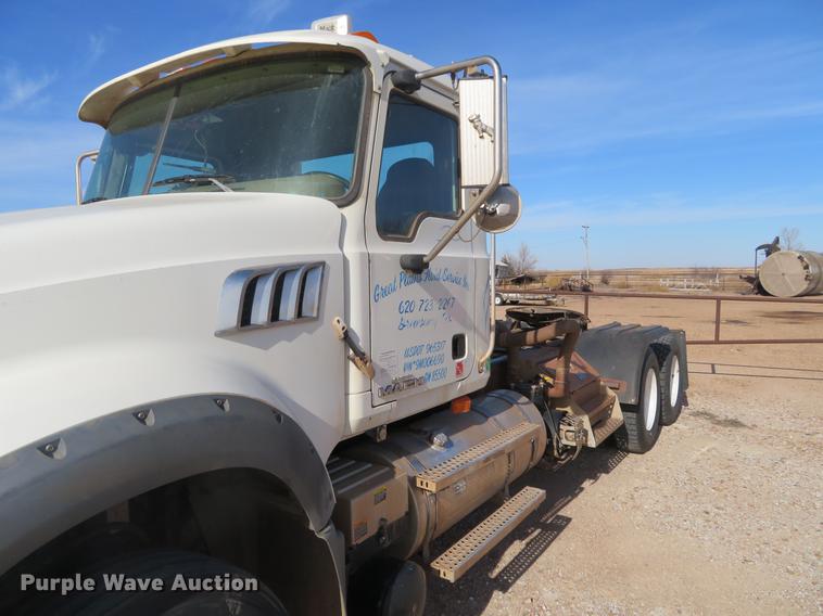 image for item DC0795 2009 Mack GU713 semi truck