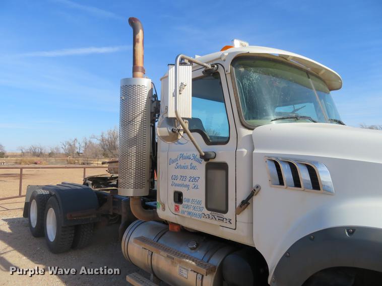 image for item DC0795 2009 Mack GU713 semi truck
