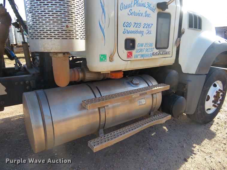 image for item DC0795 2009 Mack GU713 semi truck