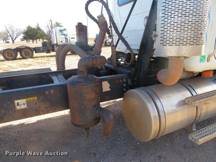 image for item DC0795 2009 Mack GU713 semi truck