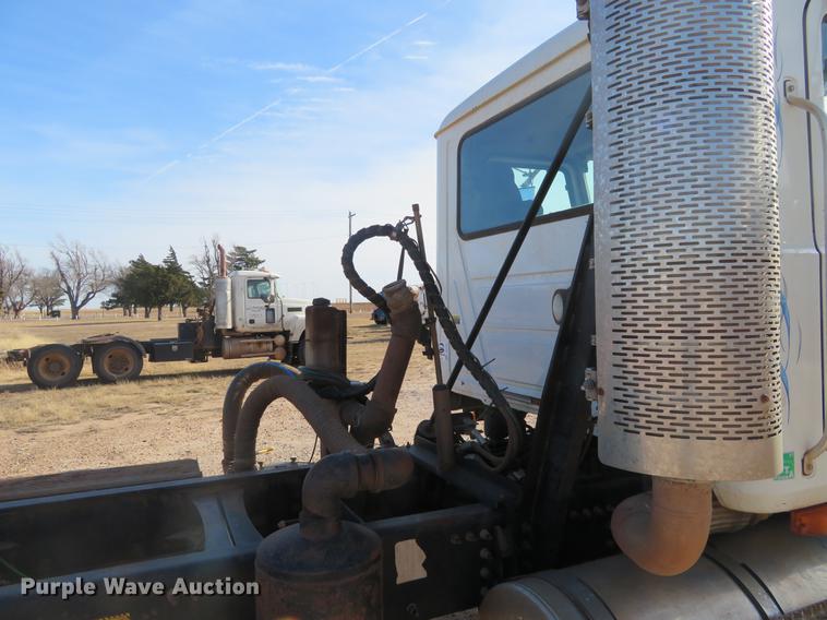 image for item DC0795 2009 Mack GU713 semi truck