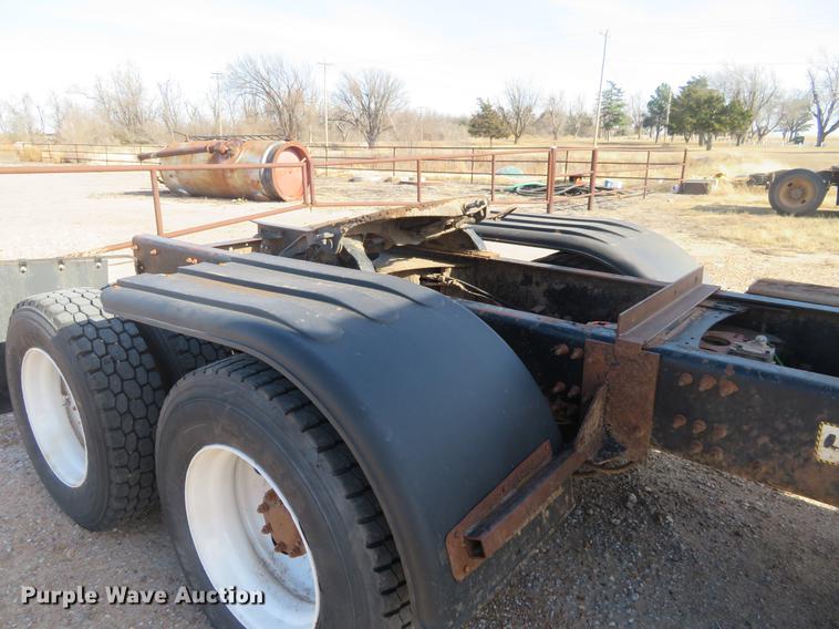 image for item DC0795 2009 Mack GU713 semi truck