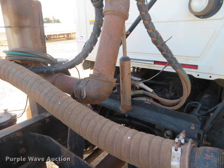 image for item DC0795 2009 Mack GU713 semi truck