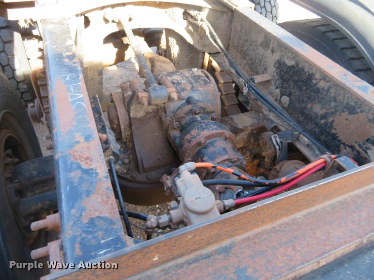 image for item DC0795 2009 Mack GU713 semi truck