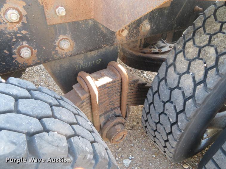 image for item DC0795 2009 Mack GU713 semi truck