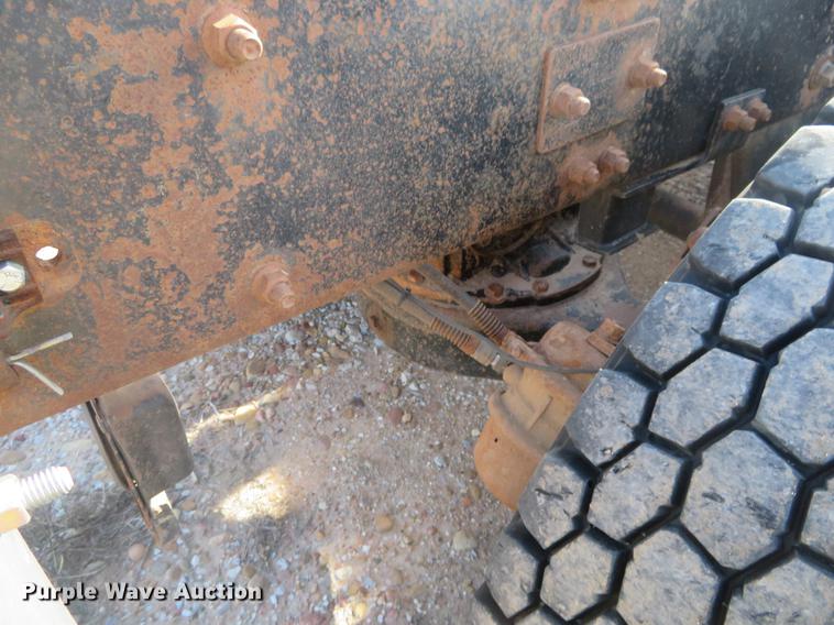 image for item DC0795 2009 Mack GU713 semi truck