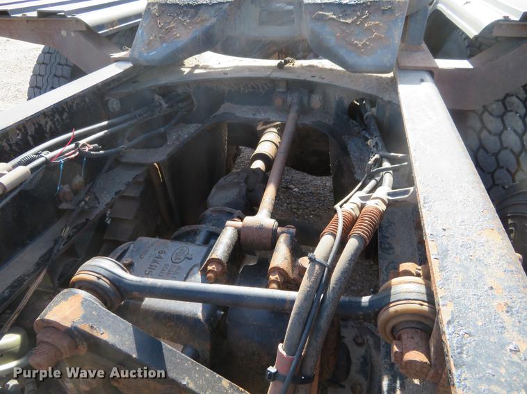 image for item DC0795 2009 Mack GU713 semi truck