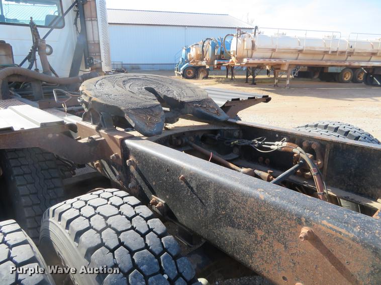 image for item DC0795 2009 Mack GU713 semi truck