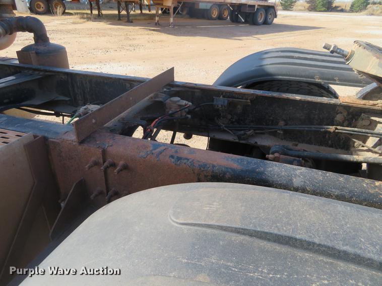 image for item DC0795 2009 Mack GU713 semi truck