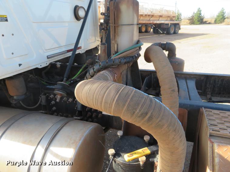 image for item DC0795 2009 Mack GU713 semi truck