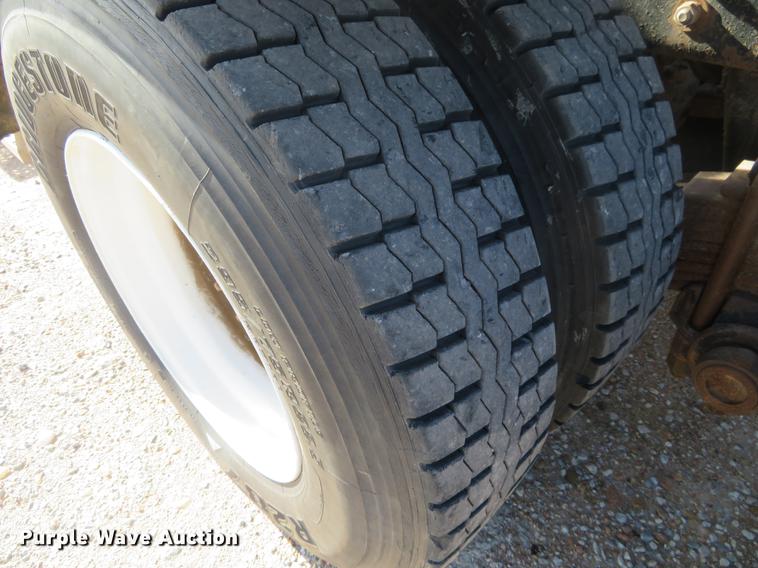 image for item DC0795 2009 Mack GU713 semi truck