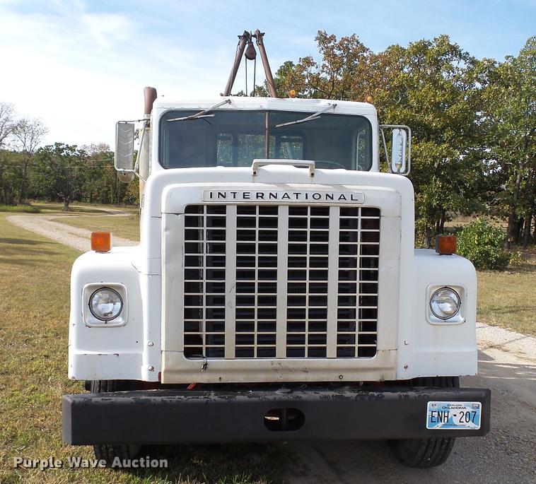 image for item DC1019 1974 International Transtar 4300 flatbed truck