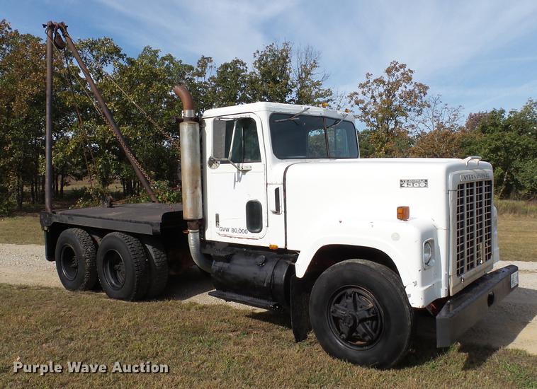 image for item DC1019 1974 International Transtar 4300 flatbed truck