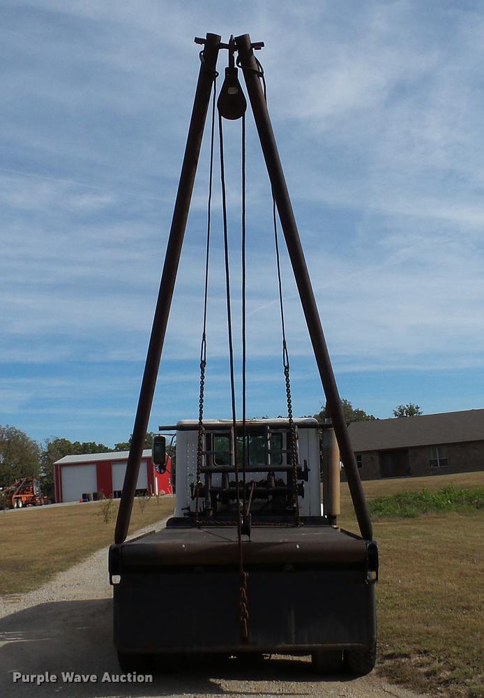 image for item DC1019 1974 International Transtar 4300 flatbed truck