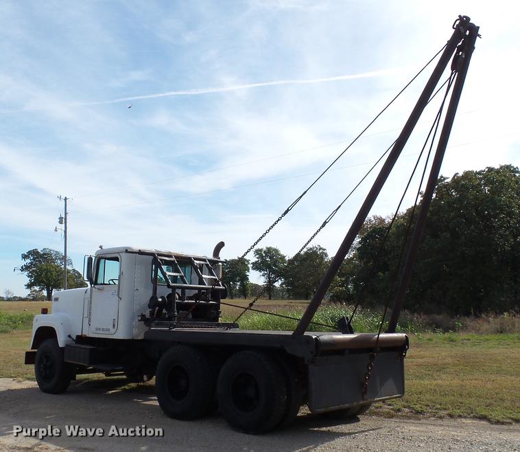 image for item DC1019 1974 International Transtar 4300 flatbed truck