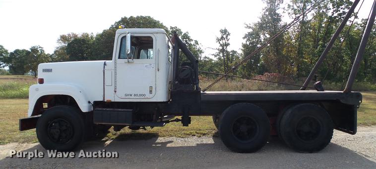 image for item DC1019 1974 International Transtar 4300 flatbed truck