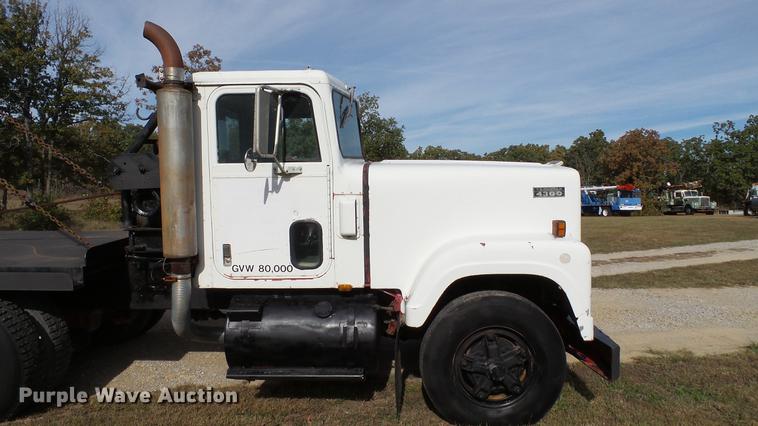 image for item DC1019 1974 International Transtar 4300 flatbed truck