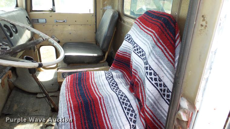 image for item DC1019 1974 International Transtar 4300 flatbed truck