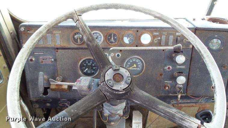 image for item DC1019 1974 International Transtar 4300 flatbed truck