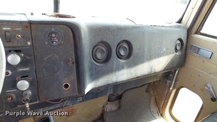 image for item DC1019 1974 International Transtar 4300 flatbed truck