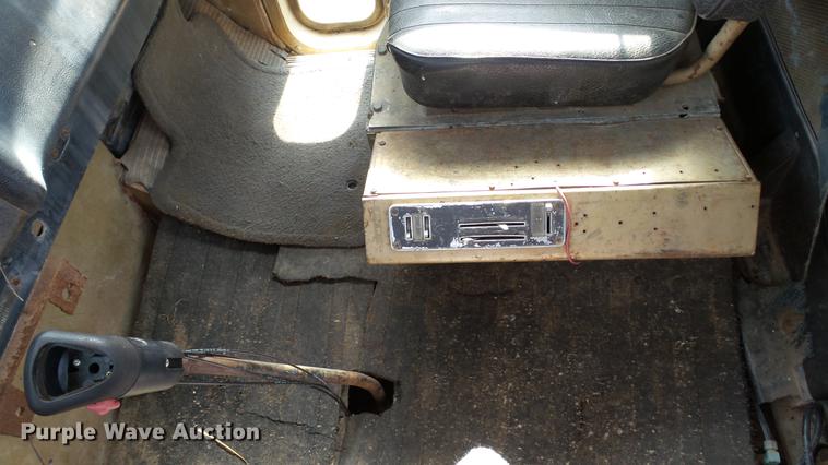 image for item DC1019 1974 International Transtar 4300 flatbed truck