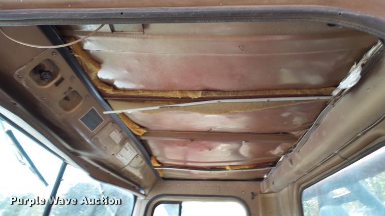 image for item DC1019 1974 International Transtar 4300 flatbed truck