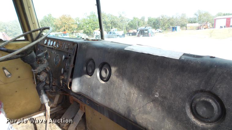 image for item DC1019 1974 International Transtar 4300 flatbed truck